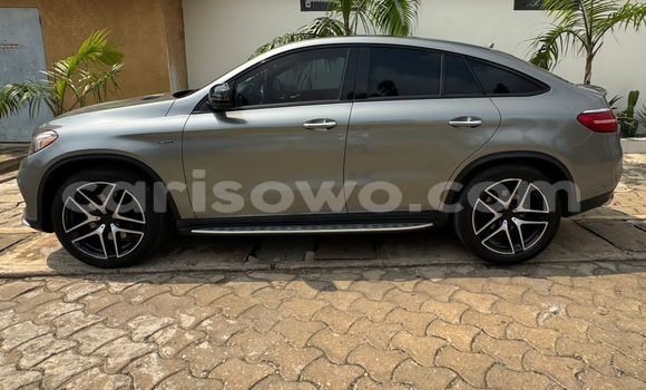 Sayi Sabo Mercedes Viano Azurfa Mota in Cotonou a Benin Sayi Sabo Mercedes Viano Azurfa Mota in Cotonou a Benin