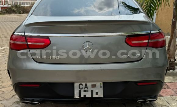 Sayi Sabo Mercedes Viano Azurfa Mota in Cotonou a Benin Sayi Sabo Mercedes Viano Azurfa Mota in Cotonou a Benin