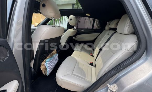 Sayi Sabo Mercedes Viano Azurfa Mota in Cotonou a Benin Sayi Sabo Mercedes Viano Azurfa Mota in Cotonou a Benin