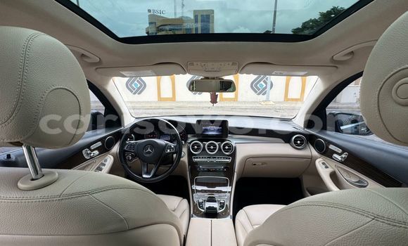Sayi Sabo Mercedes Viano Azurfa Mota in Cotonou a Benin Sayi Sabo Mercedes Viano Azurfa Mota in Cotonou a Benin