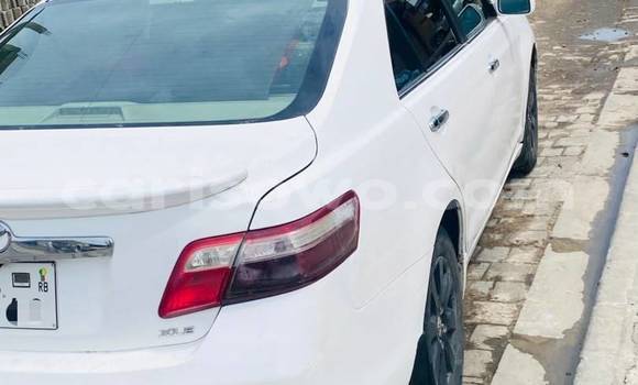 Sayi Na hannu Toyota Camry White Mota in Cotonou a Benin Sayi Na hannu Toyota Camry White Mota in Cotonou a Benin