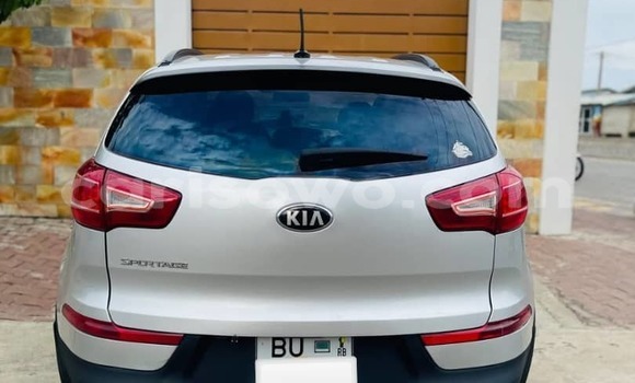 Ra Àlòkù Kia Sportage funfun Ọkọ̀ in Cotonou ni Benin Ra Àlòkù Kia Sportage funfun Ọkọ̀ in Cotonou ni Benin