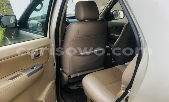 Acheter Occasion Voiture Toyota Fortuner Gris à Cotonou, Benin Acheter Occasion Voiture Toyota Fortuner Gris à Cotonou, Benin