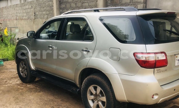 Acheter Occasion Voiture Toyota Fortuner Gris à Cotonou, Benin Acheter Occasion Voiture Toyota Fortuner Gris à Cotonou, Benin