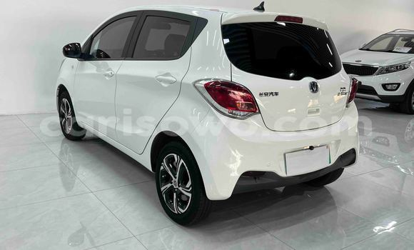 Ra Àlòkù Changan Eado ev funfun Ọkọ̀ in Cotonou ni Benin Ra Àlòkù Changan Eado ev funfun Ọkọ̀ in Cotonou ni Benin