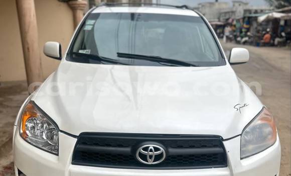 Sayi Na hannu Toyota RAV4 White Mota in Cotonou a Benin Sayi Na hannu Toyota RAV4 White Mota in Cotonou a Benin