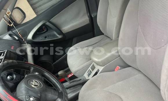 Sayi Na hannu Toyota RAV4 White Mota in Cotonou a Benin Sayi Na hannu Toyota RAV4 White Mota in Cotonou a Benin