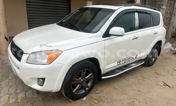 Sayi Na hannu Toyota RAV4 White Mota in Cotonou a Benin Sayi Na hannu Toyota RAV4 White Mota in Cotonou a Benin