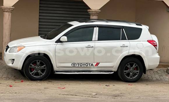 Sayi Na hannu Toyota RAV4 White Mota in Cotonou a Benin Sayi Na hannu Toyota RAV4 White Mota in Cotonou a Benin