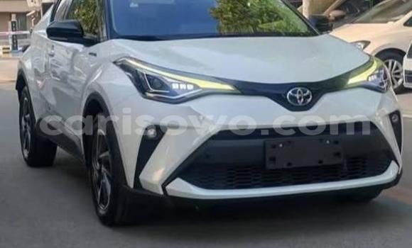 Sayi Na hannu Toyota C-HR White Mota in Cotonou a Benin Sayi Na hannu Toyota C-HR White Mota in Cotonou a Benin
