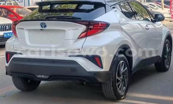 Sayi Na hannu Toyota C-HR White Mota in Cotonou a Benin Sayi Na hannu Toyota C-HR White Mota in Cotonou a Benin