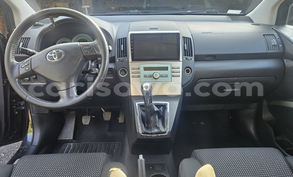 Acheter Occasion Voiture Toyota Corolla Verso Noir à Abomey, Benin Acheter Occasion Voiture Toyota Corolla Verso Noir à Abomey, Benin