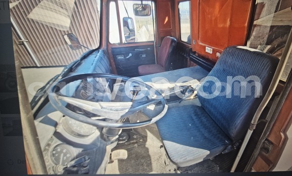 Acheter Import Utilitaire Mercedes‒Benz 1117 Rouge à Abomey, Benin Acheter Import Utilitaire Mercedes‒Benz 1117 Rouge à Abomey, Benin