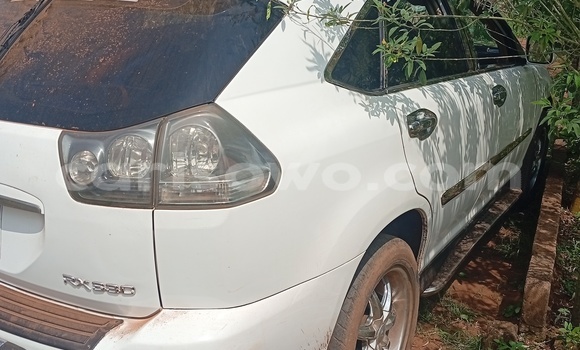 Sayi Na hannu Lexus RX 330 White Mota in Abomey Calavi a Benin Sayi Na hannu Lexus RX 330 White Mota in Abomey Calavi a Benin