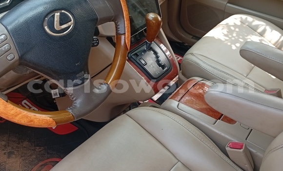 Sayi Na hannu Lexus RX 330 White Mota in Abomey Calavi a Benin Sayi Na hannu Lexus RX 330 White Mota in Abomey Calavi a Benin