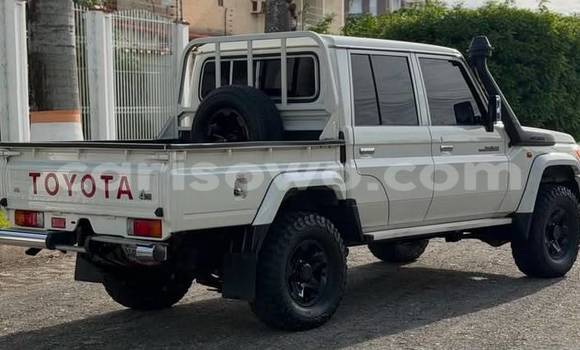 Acheter Occasion Voiture Toyota Land Cruiser Blanc à Cotonou, Benin Acheter Occasion Voiture Toyota Land Cruiser Blanc à Cotonou, Benin