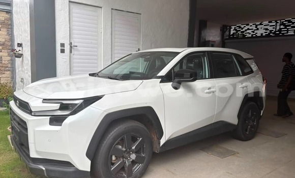 Ra Tuntun Toyota RAV4 funfun Ọkọ̀ in Cotonou ni Benin Ra Tuntun Toyota RAV4 funfun Ọkọ̀ in Cotonou ni Benin