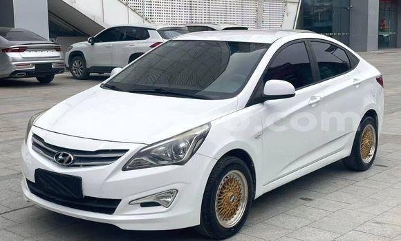 Acheter Occasion Voiture Hyundai Verna Blanc à Cotonou, Benin