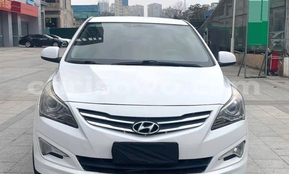 Acheter Occasion Voiture Hyundai Verna Blanc à Cotonou, Benin Acheter Occasion Voiture Hyundai Verna Blanc à Cotonou, Benin