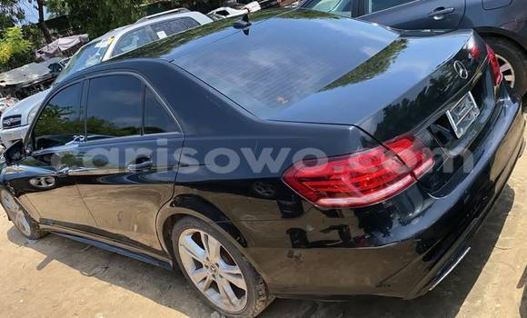 Sayi Na hannu Mercedes-Benz E–Class Black Mota in Cotonou a Benin Sayi Na hannu Mercedes-Benz E–Class Black Mota in Cotonou a Benin