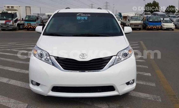 Ra Imported Toyota Sienna funfun Ọkọ̀ in Import - Dubai ni Benin Ra Imported Toyota Sienna funfun Ọkọ̀ in Import - Dubai ni Benin