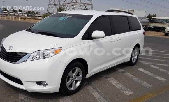 Ra Imported Toyota Sienna funfun Ọkọ̀ in Import - Dubai ni Benin Ra Imported Toyota Sienna funfun Ọkọ̀ in Import - Dubai ni Benin