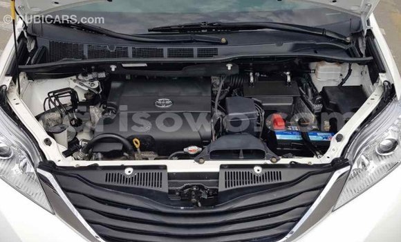 Ra Imported Toyota Sienna funfun Ọkọ̀ in Import - Dubai ni Benin Ra Imported Toyota Sienna funfun Ọkọ̀ in Import - Dubai ni Benin