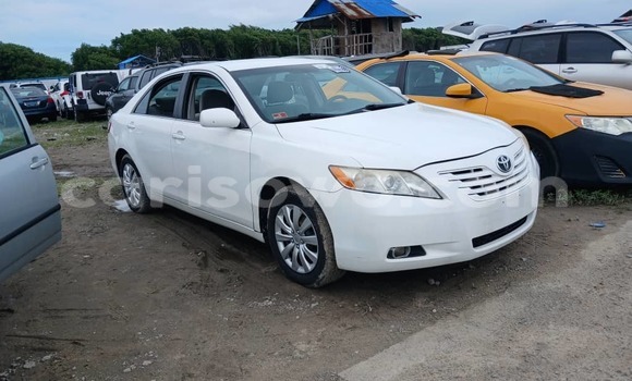 Buy Used Toyota Camry White Car in Porto-novo in West africa Buy Used Toyota Camry White Car in Porto-novo in West africa