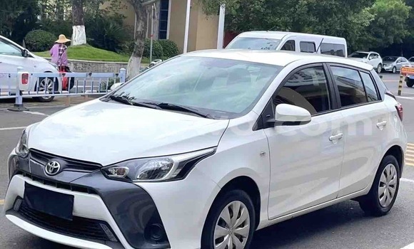 Acheter Occasion Voiture Toyota Yaris Blanc à Cotonou, Benin