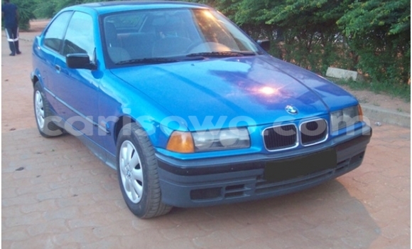 Sayi Na hannu BMW 5–Series Blue Mota in Cotonou a Benin
