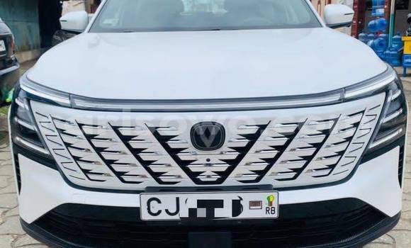 Ra Tuntun Changan CS85 funfun Ọkọ̀ in Cotonou ni Benin