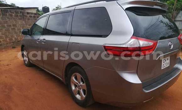 Acheter Occasion Voiture Toyota Sienna Noir à Cotonou, Benin
