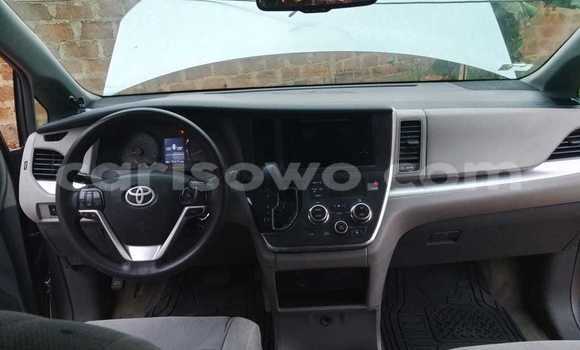 Ra Àlòkù Toyota Sienna Black Ọkọ̀ in Cotonou ni Benin Ra Àlòkù Toyota Sienna Black Ọkọ̀ in Cotonou ni Benin