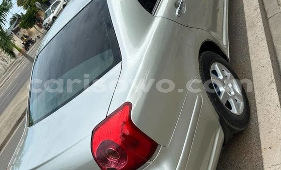 Sayi Na hannu Toyota Avensis Azurfa Mota in Cotonou a Benin Sayi Na hannu Toyota Avensis Azurfa Mota in Cotonou a Benin