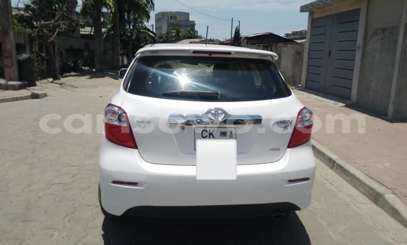Ra Àlòkù Toyota Matrix funfun Ọkọ̀ in Cotonou ni Benin
