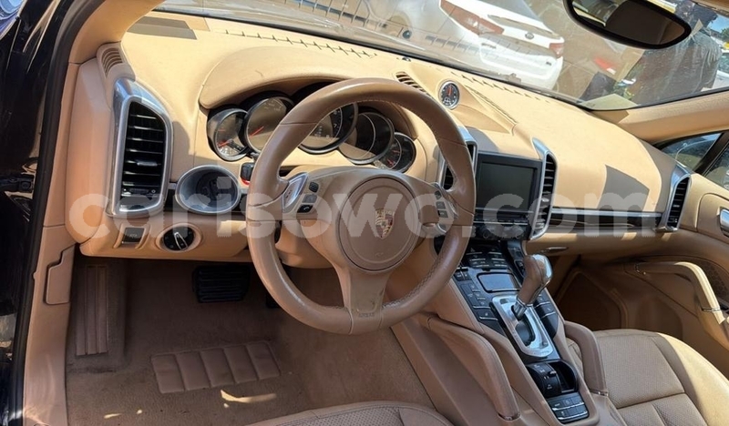 Big with watermark porsche cayenne benin cotonou 25320