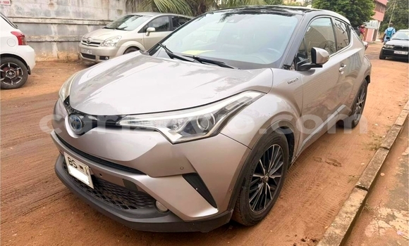 Sayi Na hannu Toyota C-HR Azurfa Mota in Cotonou a Benin Sayi Na hannu Toyota C-HR Azurfa Mota in Cotonou a Benin