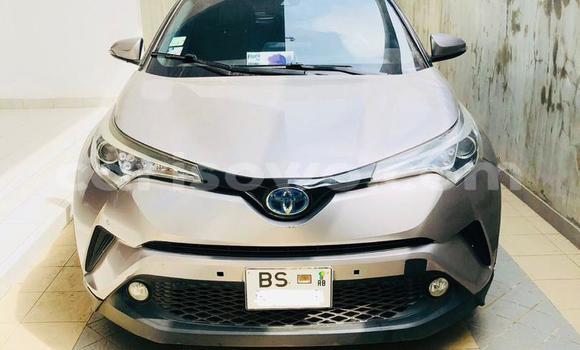 Ra Àlòkù Toyota C-HR Silver Ọkọ̀ in Cotonou ni Benin Ra Àlòkù Toyota C-HR Silver Ọkọ̀ in Cotonou ni Benin
