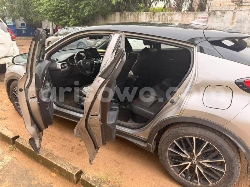 Big with watermark toyota c hr benin cotonou 25326