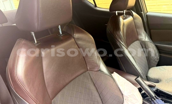 Ra Àlòkù Toyota C-HR Silver Ọkọ̀ in Cotonou ni Benin Ra Àlòkù Toyota C-HR Silver Ọkọ̀ in Cotonou ni Benin