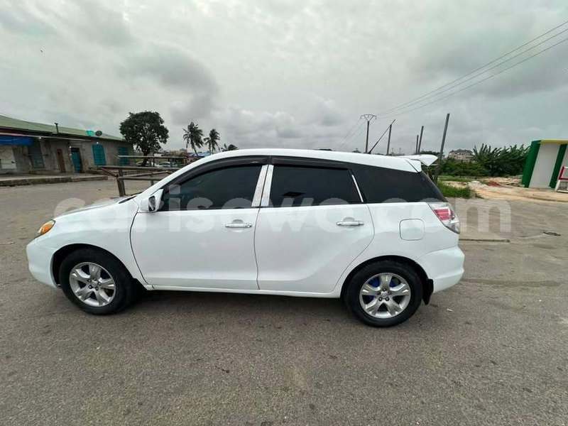 Big with watermark toyota matrix benin cotonou 25360