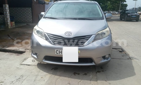 Acheter Occasion Voiture Toyota Sienna Gris à Cotonou, Benin