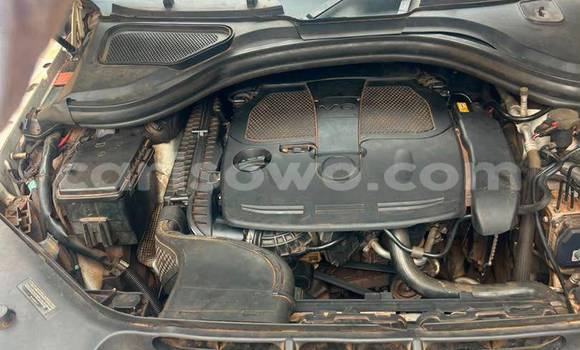 Sayi Na hannu Mercedes-Benz ML–Class White Mota in Cotonou a Benin Sayi Na hannu Mercedes-Benz ML–Class White Mota in Cotonou a Benin