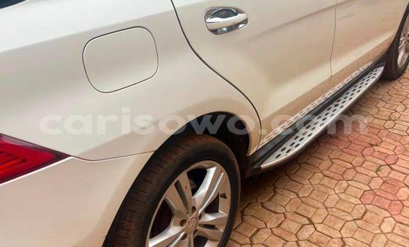 Sayi Na hannu Mercedes-Benz ML–Class White Mota in Cotonou a Benin Sayi Na hannu Mercedes-Benz ML–Class White Mota in Cotonou a Benin
