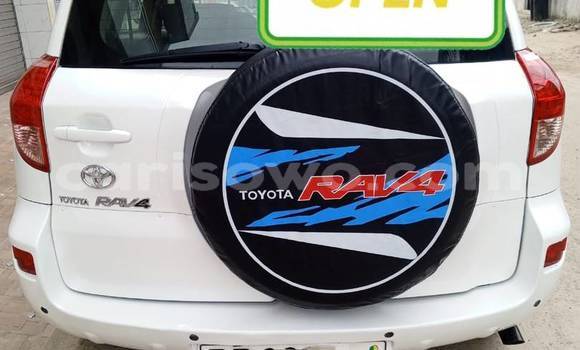 Ra Àlòkù Toyota RAV4 funfun Ọkọ̀ in Cotonou ni Benin Ra Àlòkù Toyota RAV4 funfun Ọkọ̀ in Cotonou ni Benin