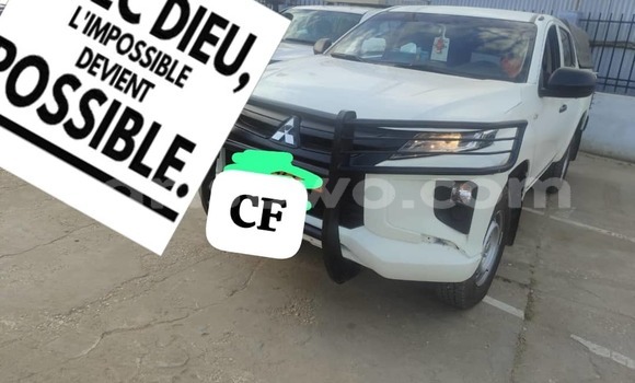 Acheter Occasion Voiture Mitsubishi L200 Blanc à Cotonou, Benin