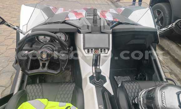 Ra Àlòkù Porsche Panamera Black Ọkọ̀ in Cotonou ni Benin Ra Àlòkù Porsche Panamera Black Ọkọ̀ in Cotonou ni Benin