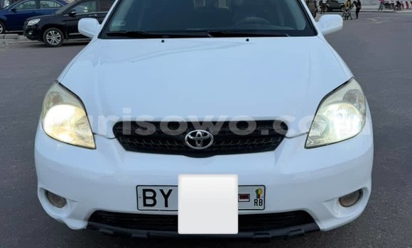 Sayi Na hannu Toyota Matrix White Mota in Cotonou a Benin