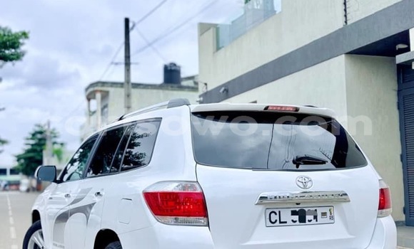 Acheter Occasion Voiture Toyota Highlander Blanc à Cotonou, Benin