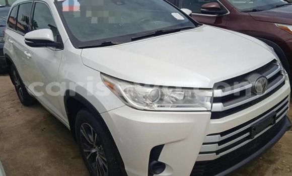 Acheter Occasion Voiture Toyota Highlander Blanc à Cotonou, Benin